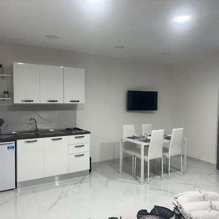 Vinny'S House-2